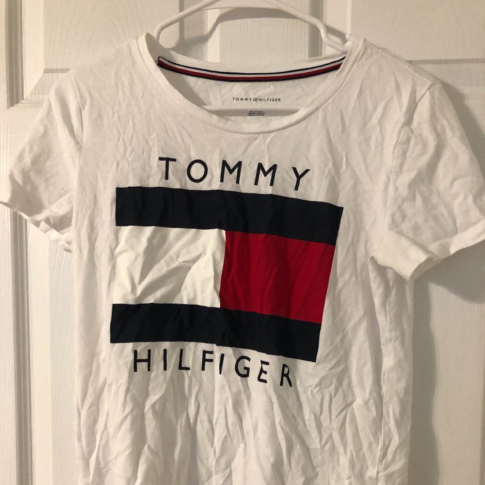 Tommy Hilfigure Basic Graphic Tee